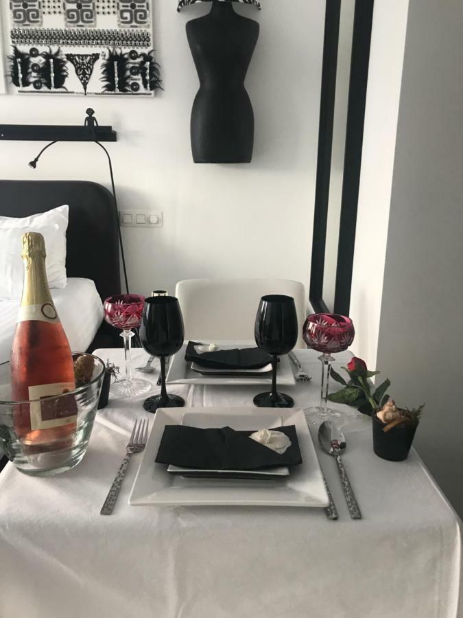 Aparthotel Les Lofts De Styliste Saint-Gilles Esterno foto