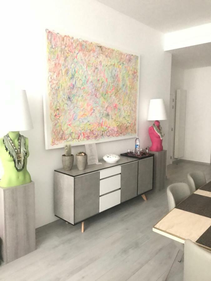Aparthotel Les Lofts De Styliste Saint-Gilles Esterno foto