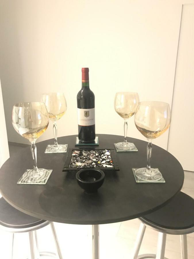 Aparthotel Les Lofts De Styliste Saint-Gilles Esterno foto