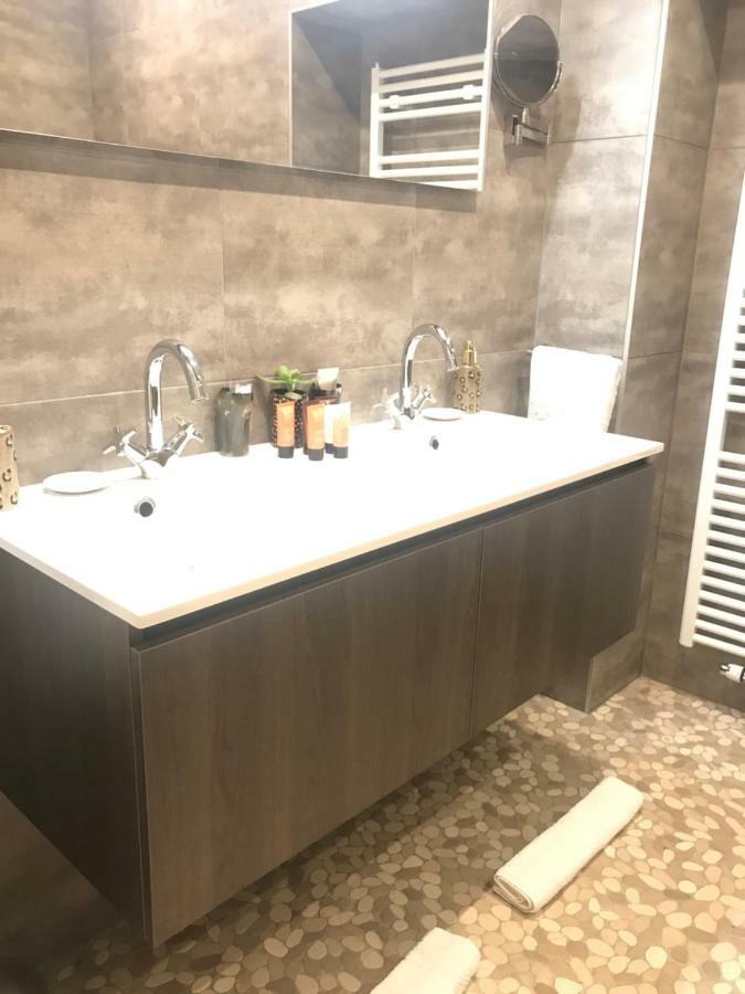 Aparthotel Les Lofts De Styliste Saint-Gilles Esterno foto