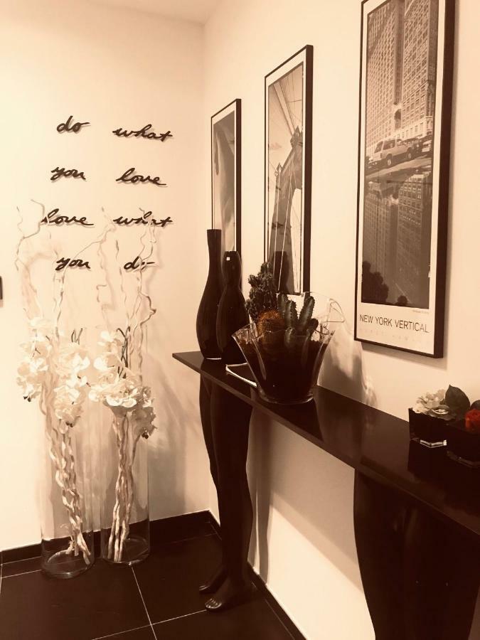 Aparthotel Les Lofts De Styliste Saint-Gilles Esterno foto